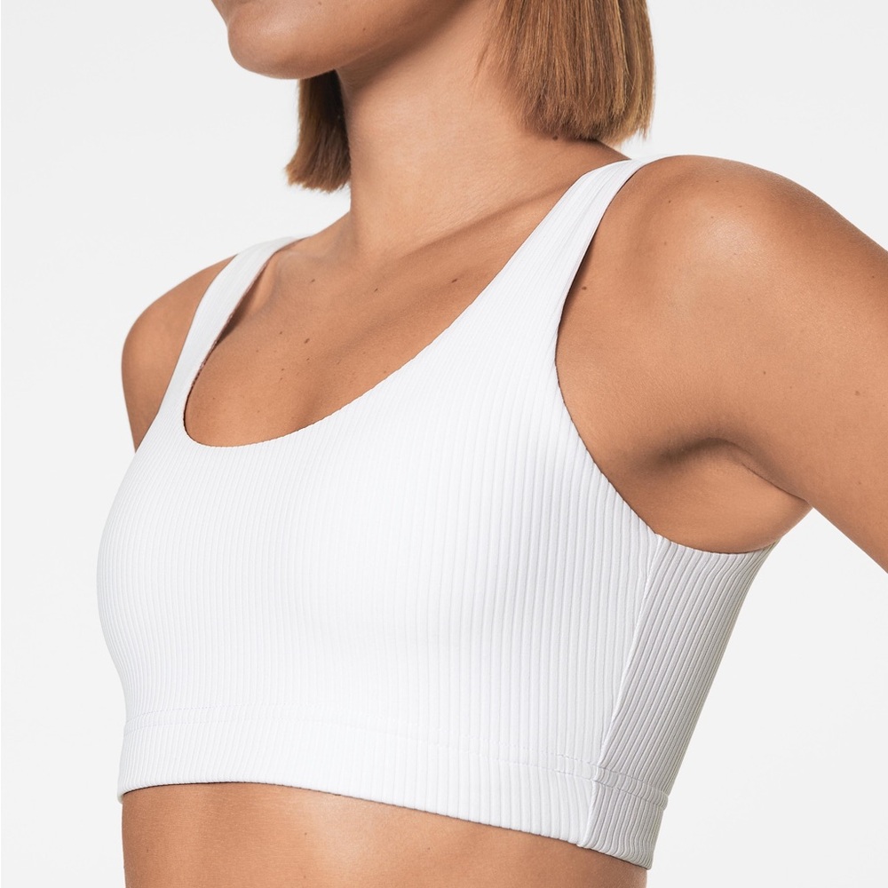 NWT Oysho Comfort Lux Medium Support White Ribbed Women's Sports Bra.